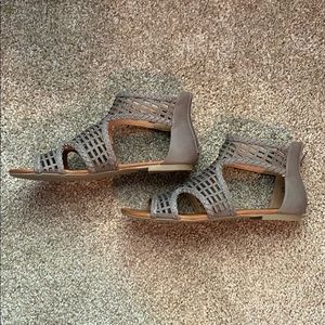 Report gladiator sandal
